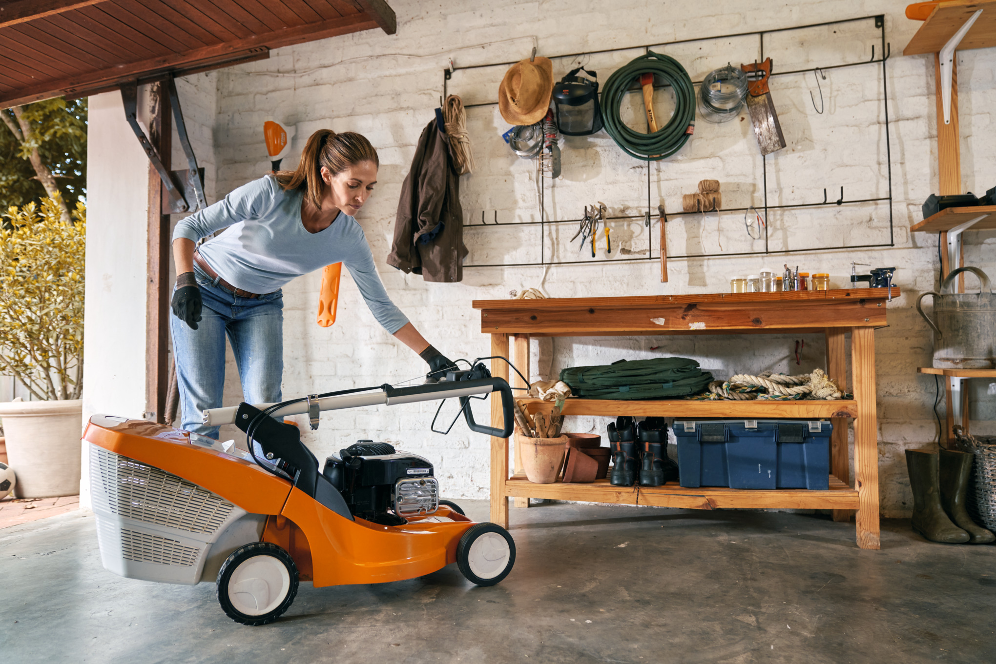 STIHL RMA 2 M lawn mower with mulching function, cutting width 46 cm